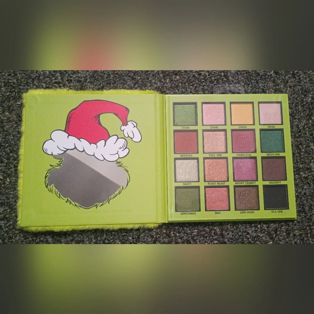 NWT Taste Beauty Fuzzy Grinch Palette